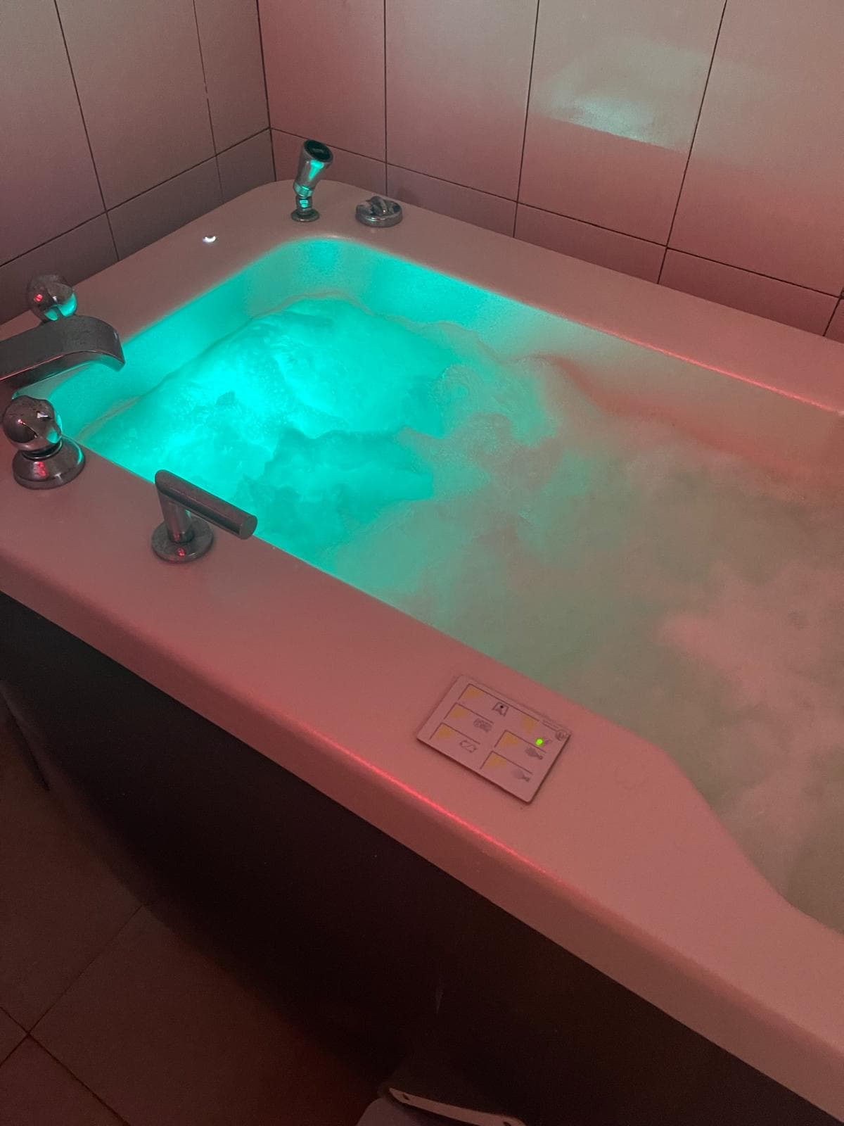 Blue Phoenix Spa — Baignoires hydromassantes